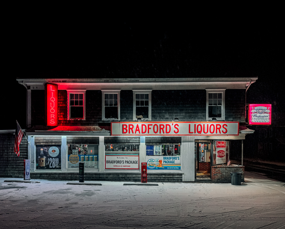 Neon liquor store sign at night in Plymouth, Massachusetts